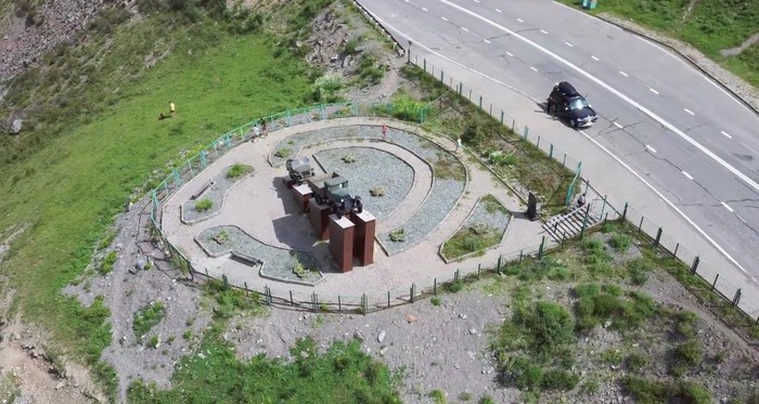 Памятник Кольке Снегиреву