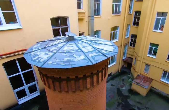 Башня грифонов в Санкт-Петербурге