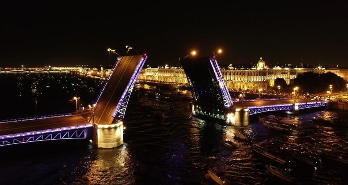 Дворцовый мост в Питере